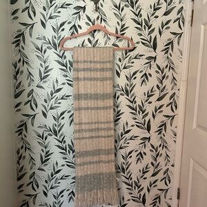 Cozy Plaid Fringe Scarf in Gray and Pink